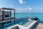 Бассейн в Four Seasons Resort Maldives at Landaa Giraavaru или поблизости