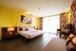 Кровать или кровати в номере Karon Phunaka Resort