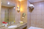 Ванная комната в Parrotel Aqua Park Resort
