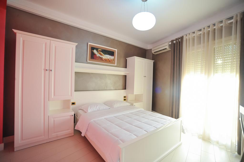 Отель Кровать или кровати в номере Iliria Internacional Hotel