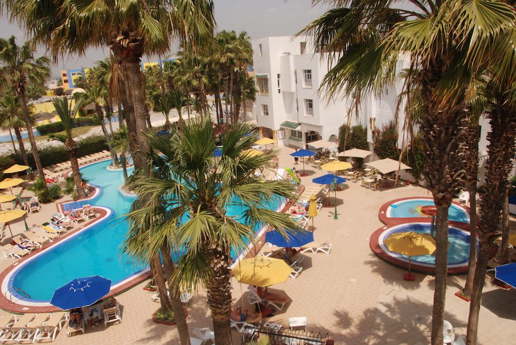 Вид на бассейн в Hotel Nesrine или окрестностях