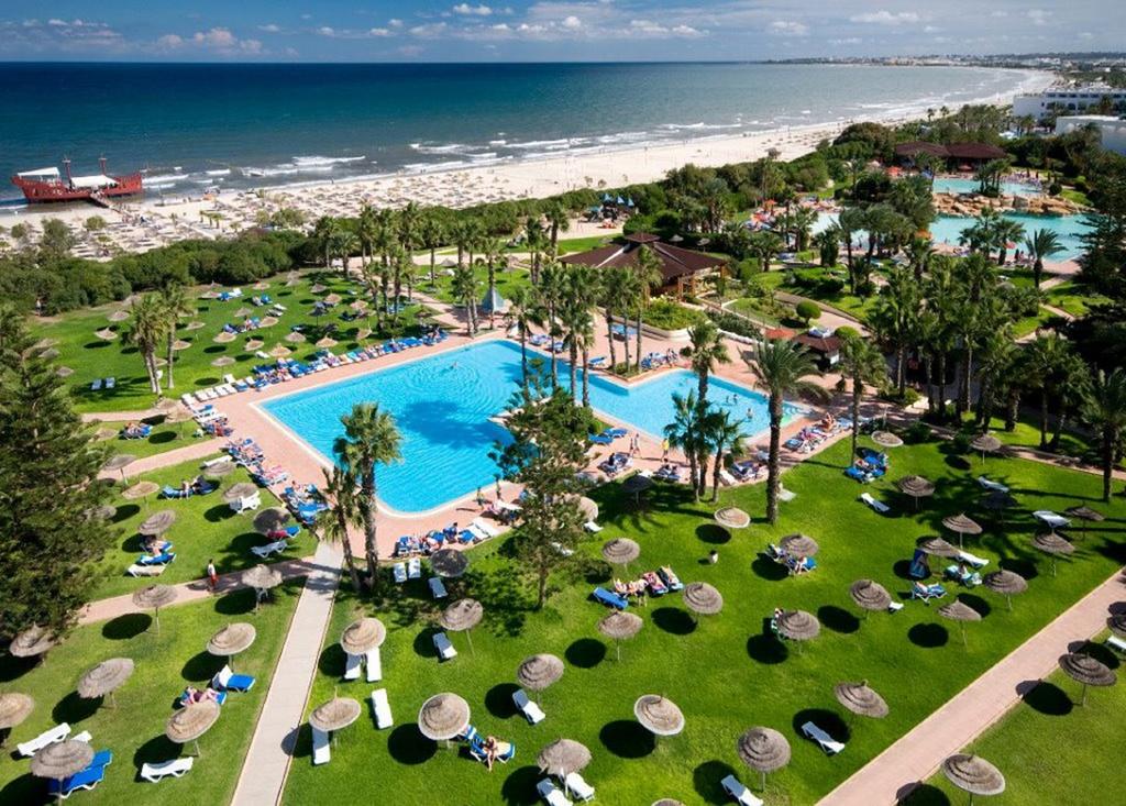 Отель Вид на бассейн в Sahara Beach Aquapark Resort или окрестностях