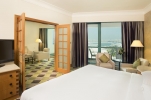Кровать или кровати в номере Hilton Dubai Jumeirah