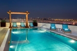 Бассейн в Hilton Garden Inn Dubai Al Muraqabat - Deira или поблизости