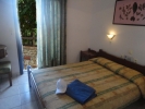 Кровать или кровати в номере Iliostasi Beach Apartments 