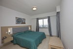 Кровать или кровати в номере Vrissaki Hotel Apartments 