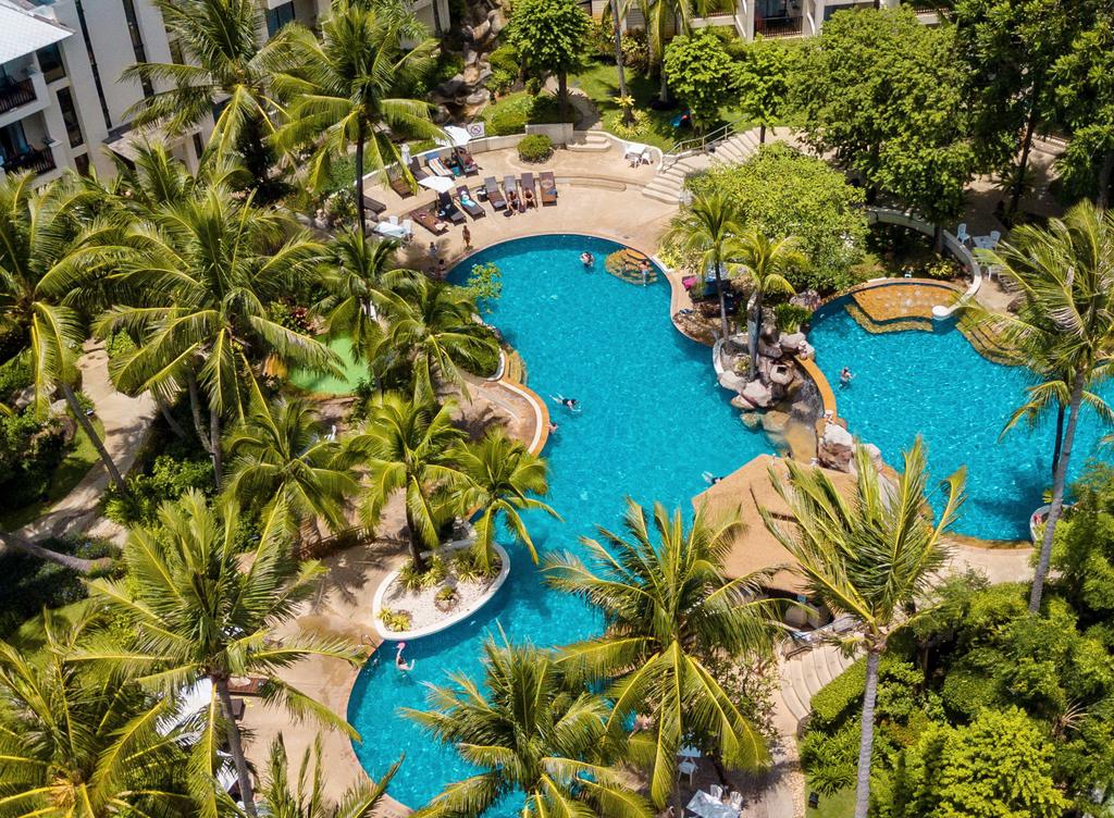 Вид на бассейн в Horizon Karon Beach Resort & Spa или окрестностях 