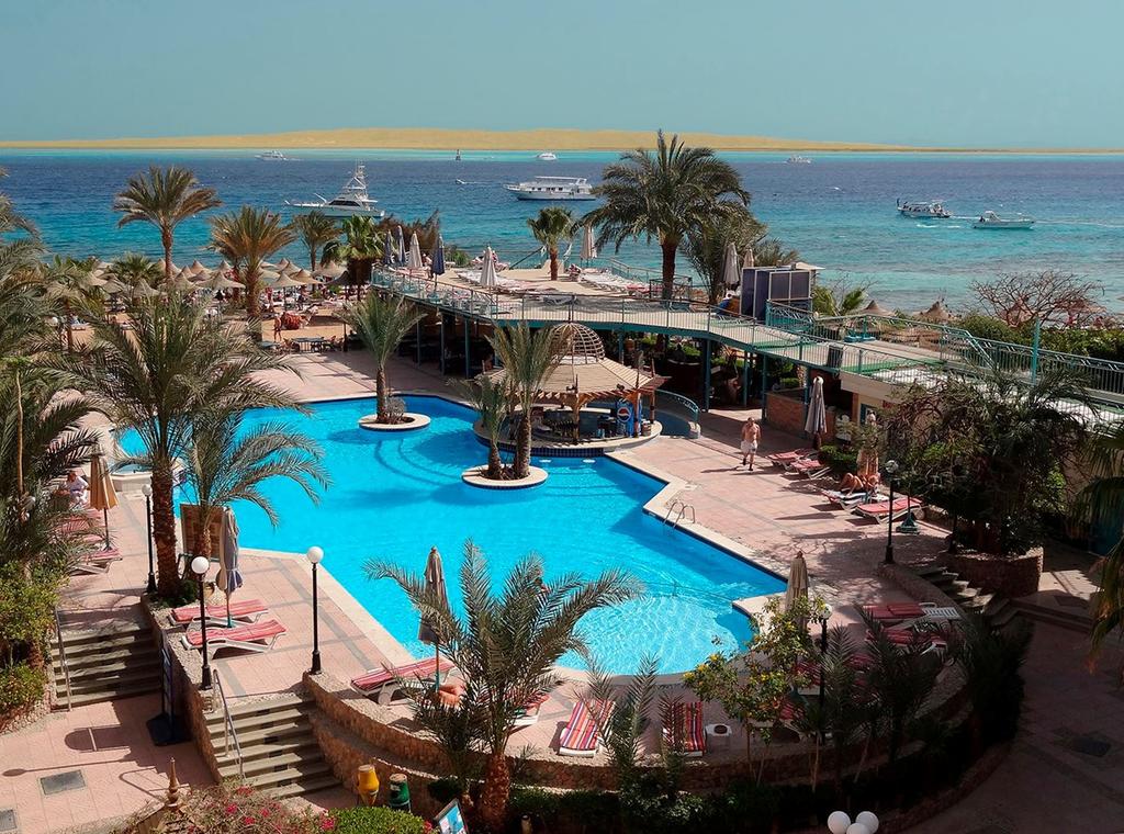 Вид на бассейн в Bella Vista Resort Hurghada Families And Couples Only или окрестностях 