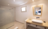Ванная комната в Chia Laguna - Hotel Baia