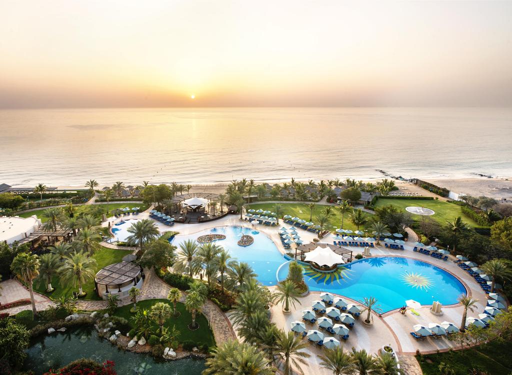 Отель Le Meridien Al Aqah Beach Resort с высоты птичьего полета