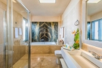 Ванная комната в Blue Bay Resort Hotel