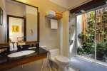 Ванная комната в Terracotta Resort & Spa