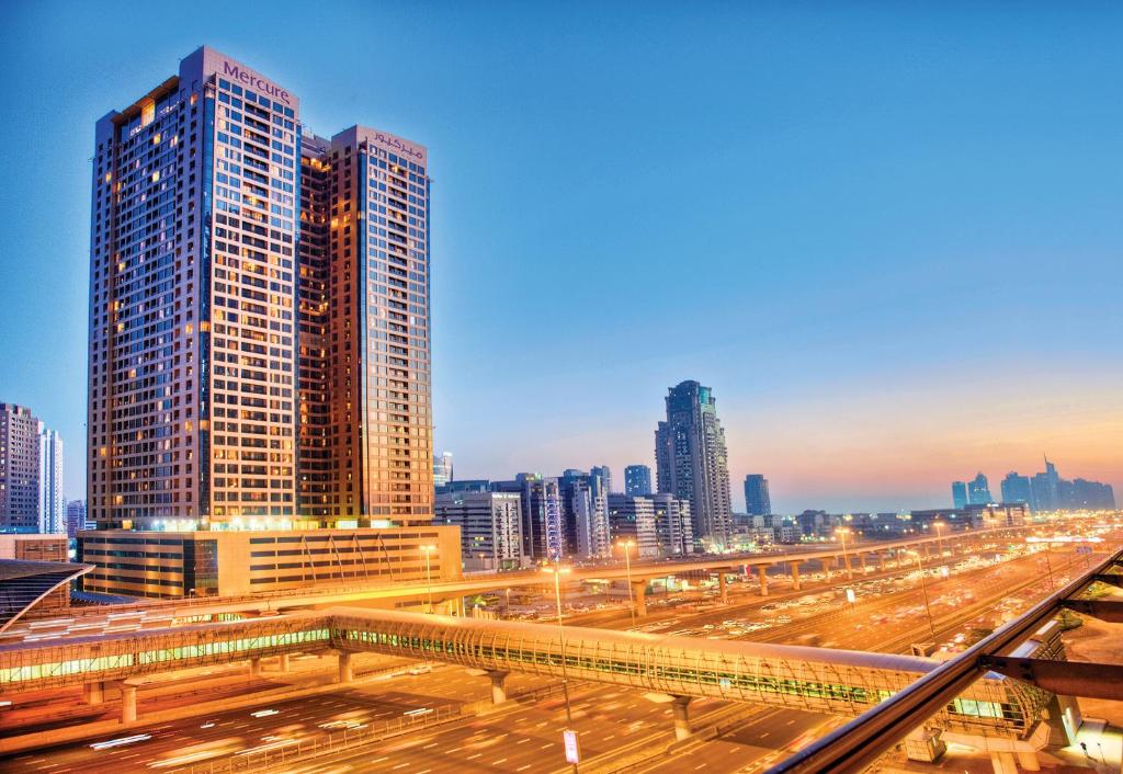 Отель Mercure Hotel Apartments Dubai Barsha Heights
