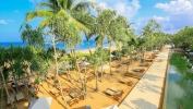 Вид на бассейн в Pandanus Beach Resort & Spa или окрестностях