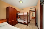 Двухъярусная кровать или двухъярусные кровати в номере Shandrani Beachcomber Resort & Spa