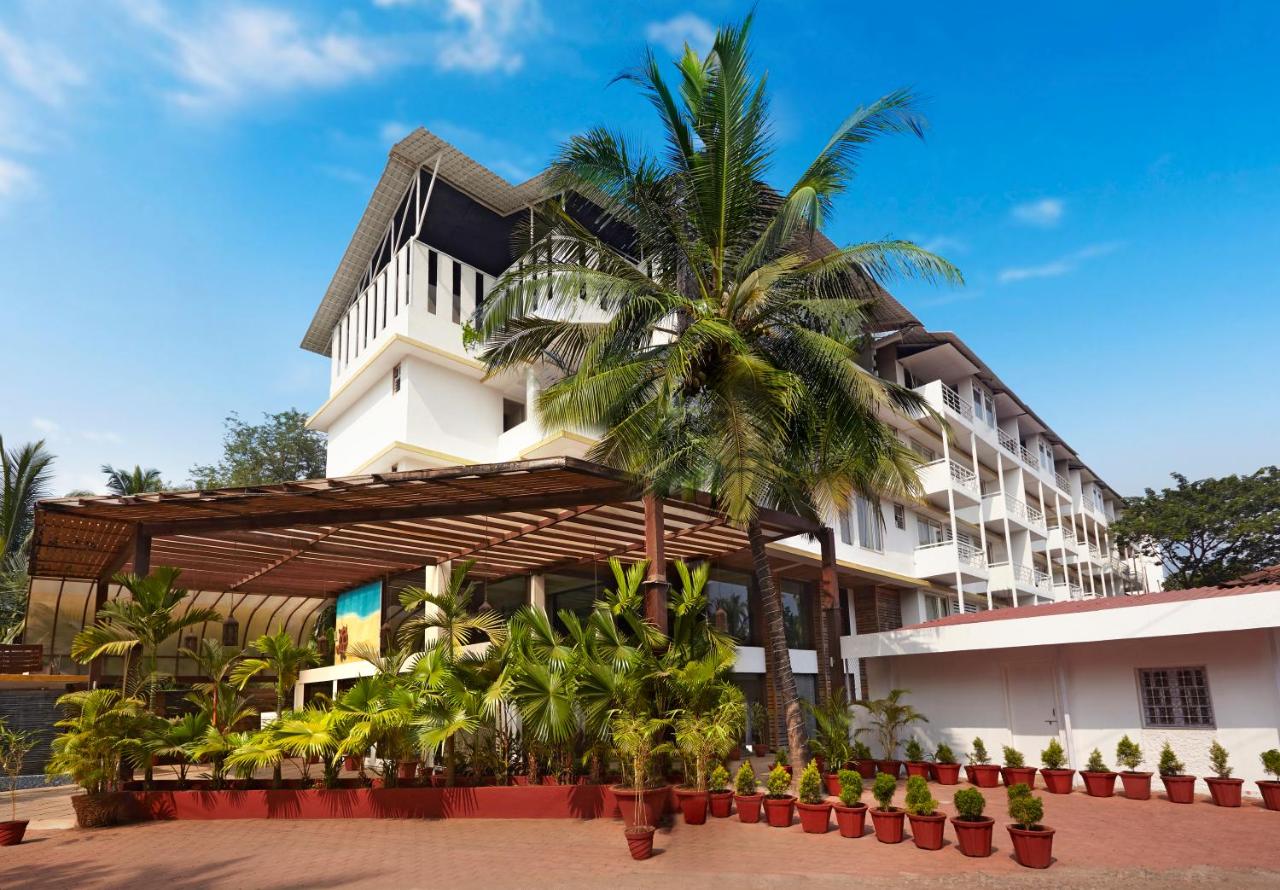 Отель Red Fox Hotel Morjim, Goa