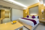 Кровать или кровати в номере Quest Hotel Kuta