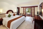 Кровать или кровати в номере Discovery Kartika Plaza Hotel