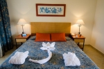 Кровать или кровати в номере Marina Plaza Tala Bay