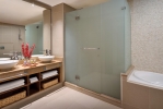Ванная комната в Mövenpick Resort & Spa Tala Bay Aqaba