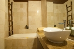 Ванная комната в Bali Mystique Hotel & Apartment