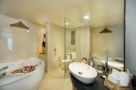Ванная комната в Swiss-Belhotel Petitenget