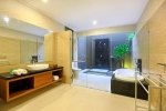 Ванная комната в Mutiara Bali Boutique Resort & Villa