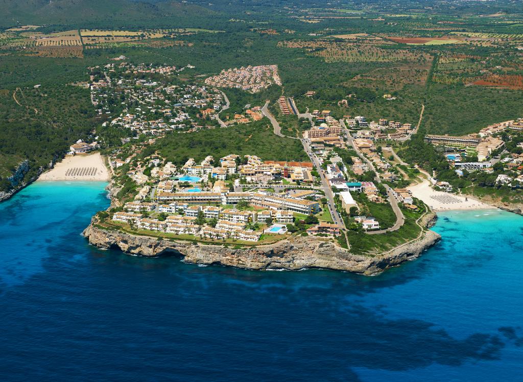 Отель Blau Punta Reina Resort с высоты птичьего полета
