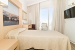 Кровать или кровати в номере Eix Lagotel 