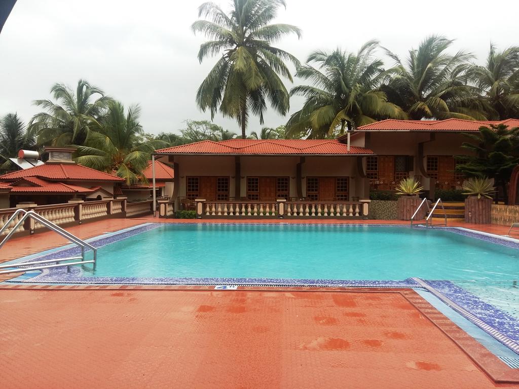 Отель Бассейн в Leoney Resort Goa или поблизости
