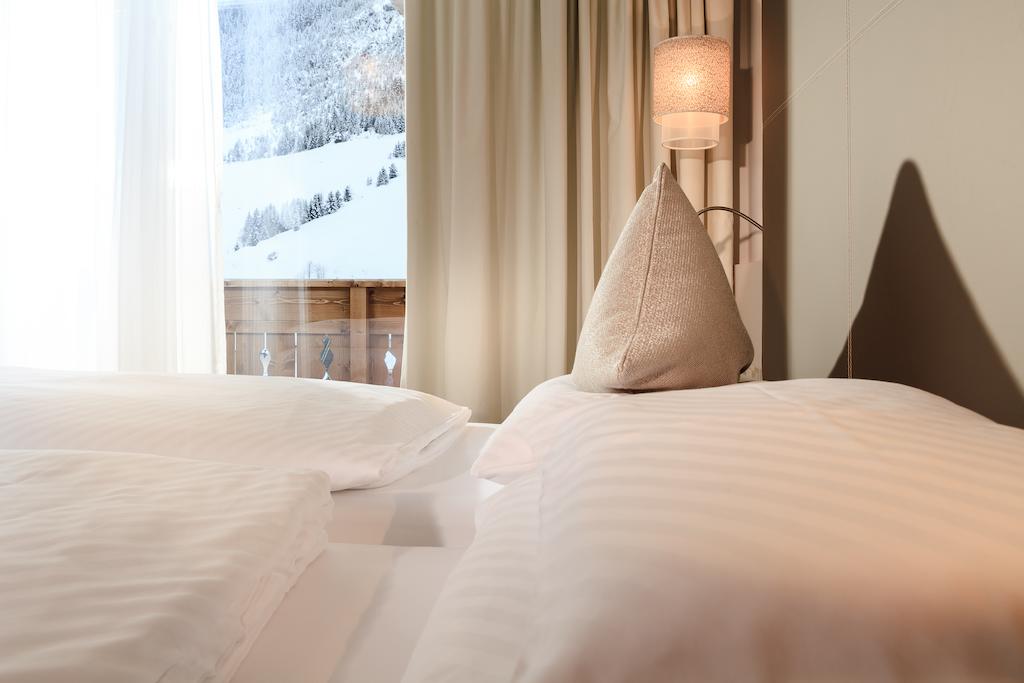 Отель Кровать или кровати в номере Hotel Trofana Alpin