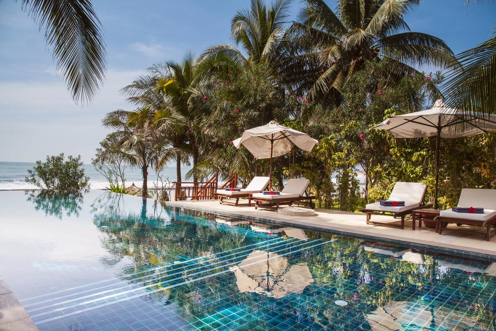 Отель Бассейн в Victoria Phan Thiet Beach Resort & Spa или поблизости