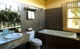 Ванная комната в Romana Resort & Spa