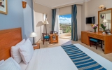 Кровать или кровати в номере Hawaii Le Jardin Aqua Resort - Families and Couples Only