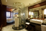 Ванная комната в Centara Grand Beach Resort Phuket