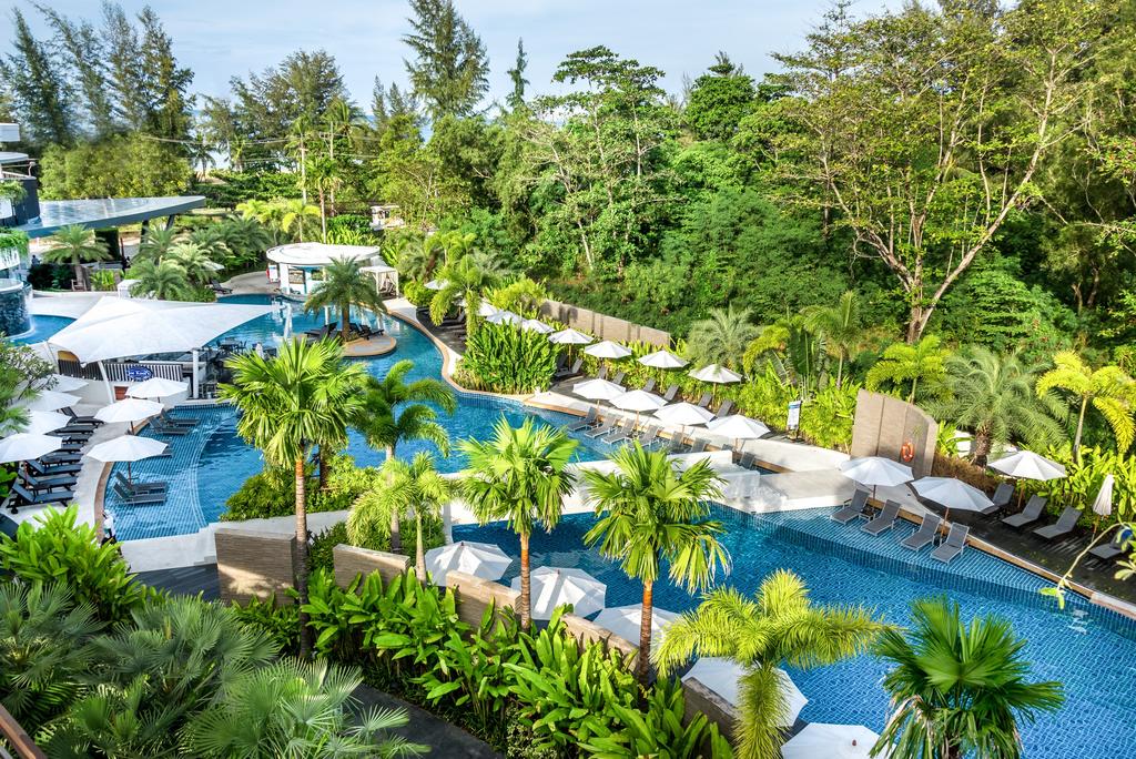 Бассейн в Novotel Phuket Karon Beach Resort And Spa или поблизости