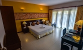 Кровать или кровати в номере Pandanus Resort