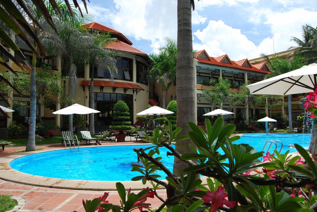 Отель Бассейн в Tien Dat Resort или поблизости
