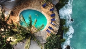 Вид на бассейн в Tanzanite Beach Resort или окрестностях