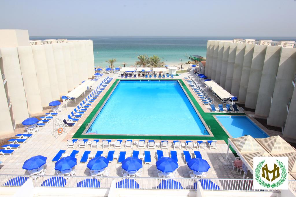 Отель Вид на бассейн в Beach Hotel Sharjah или окрестностях