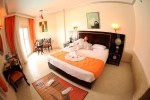 Кровать или кровати в номере Sphinx Aqua Park Beach Resort