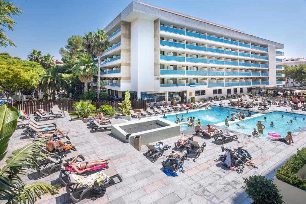 Отель Вид на бассейн в 4R Salou Park Resort II или окрестностях