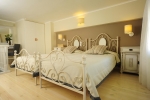 Кровать или кровати в номере Mythos Suites Hotel