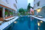 Бассейн в Luxury Nha Trang Hotel или поблизости