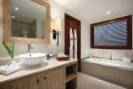 Ванная комната в Kempinski Seychelles Resort