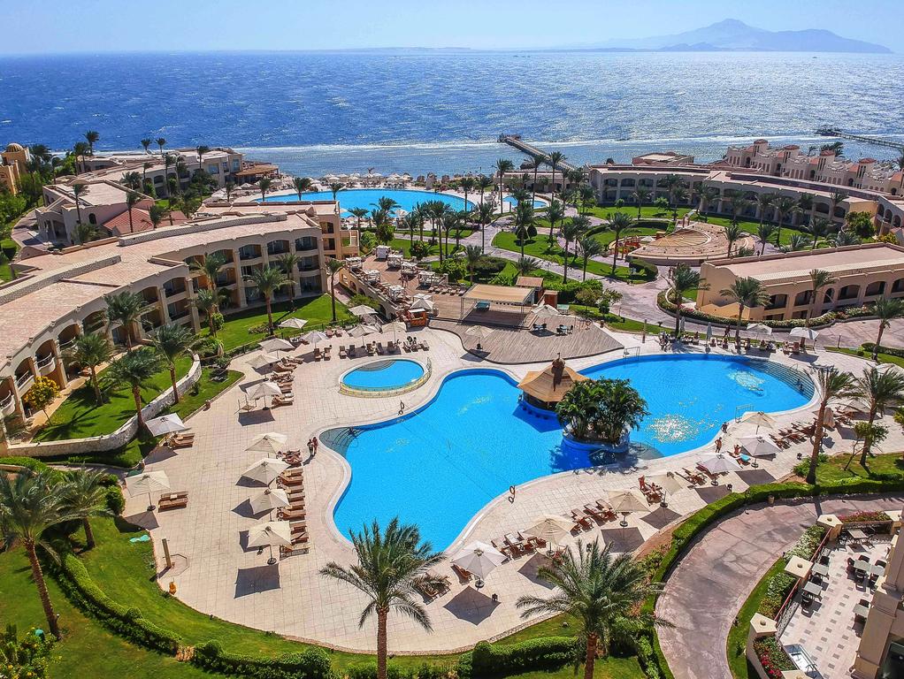 Вид на бассейн в Cleopatra Luxury Resort Sharm El Sheikh или окрестностях
