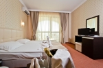 Кровать или кровати в номере Saint George Palace Hotel