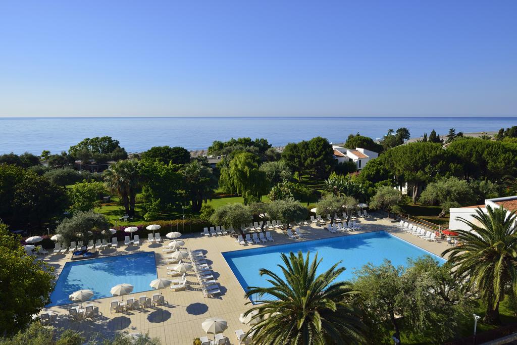 Отель Вид на бассейн в UNAHOTELS Naxos Beach Sicilia или окрестностях