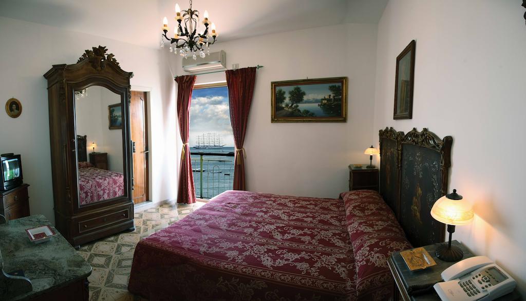 Отель Кровать или кровати в номере Hotel La Riva