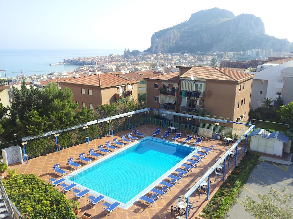 Вид на бассейн в Hotel Villa Belvedere или окрестностях